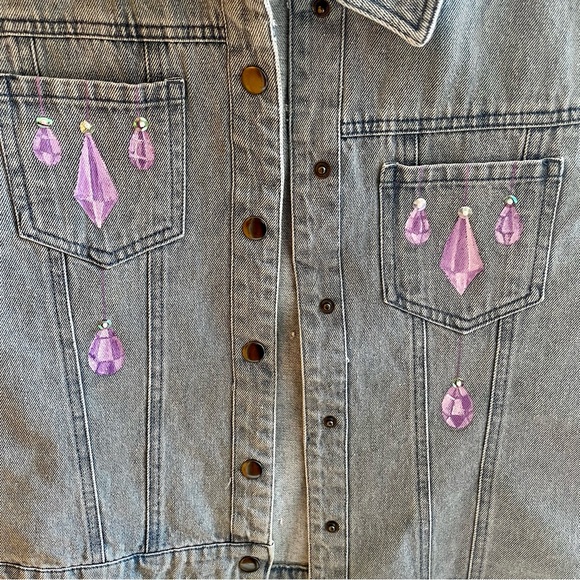 Hand painted denim vest with lace and moons - Picture 5 of 7